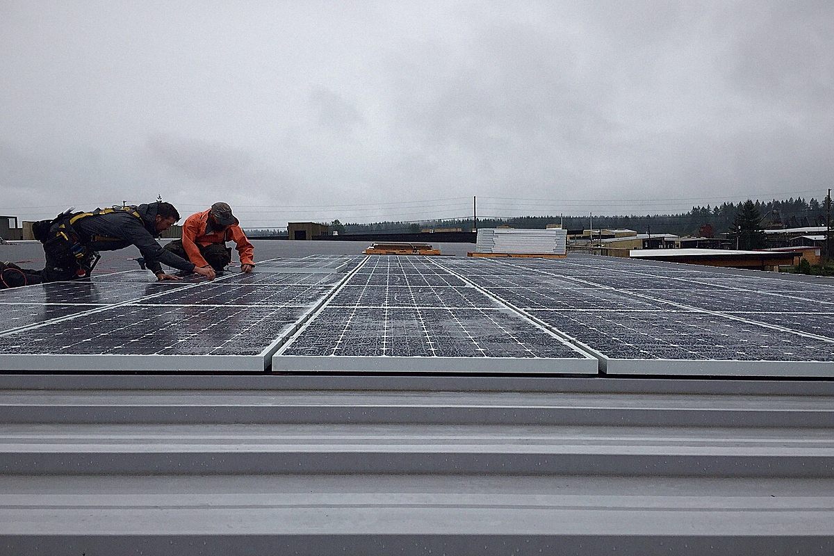 Illustration : l'installation de panneaux photovoltaïques